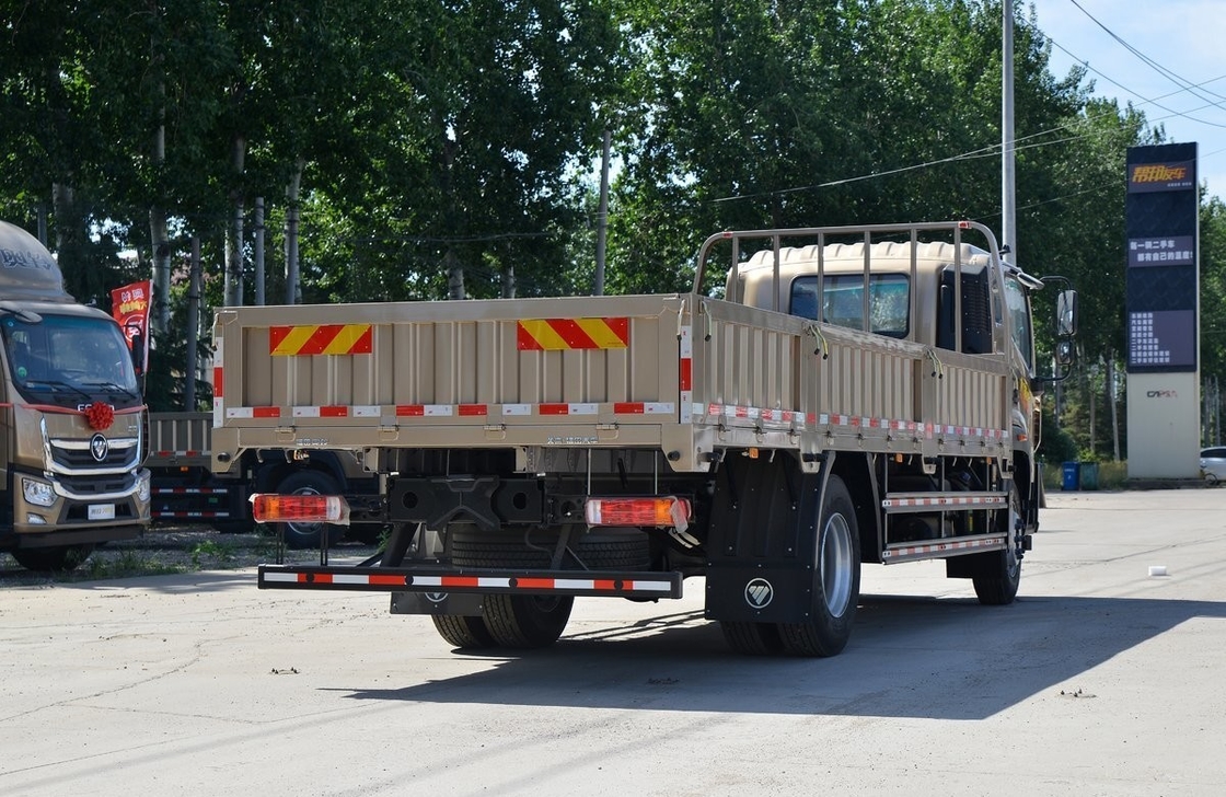 Barang-barang menengah Foton Cargo Truck Single And Half Cab 6.8 Meter Mesin Diesel