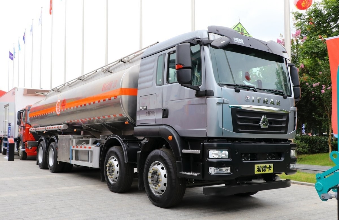 Truk berat bekas Sinotruck Tanker minyak bekas 8*4 Drive Mode 26 Kubik 4 Axles