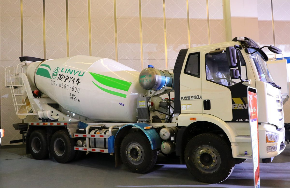 Truk Campuran Beton FAW J6L Model 8*4 Drive Mode 8 Cubic Tanker 320hp 4 Poros