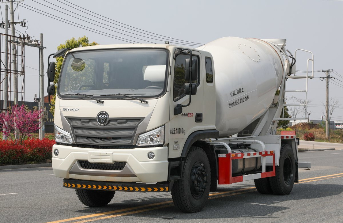 Truk Pengaduk Beton Mini Foton ES5 Warna Putih 4m3 Tanker Pengaduk 4*2 Mode Drive