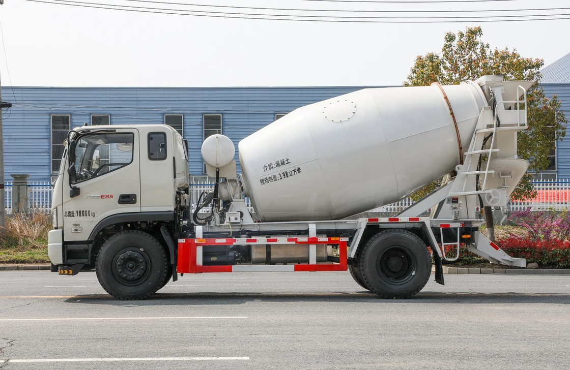 Truk Pengaduk Beton Mini Foton ES5 Warna Putih 4m3 Tanker Pengaduk 4*2 Mode Drive