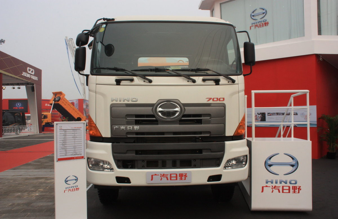 Truk Pengaduk Beton 350hp Zoomlion Tanker 8*4 Hino Pengaduk Euro 3 Penggunaan di Afrika