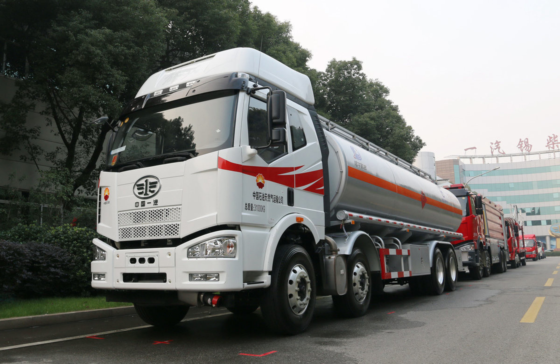 FAW 8*4 Tanker Bahan Bakar Truk JM6 Model Tangki penyimpanan minyak bekas 31,5 Kubik 280hp LHD