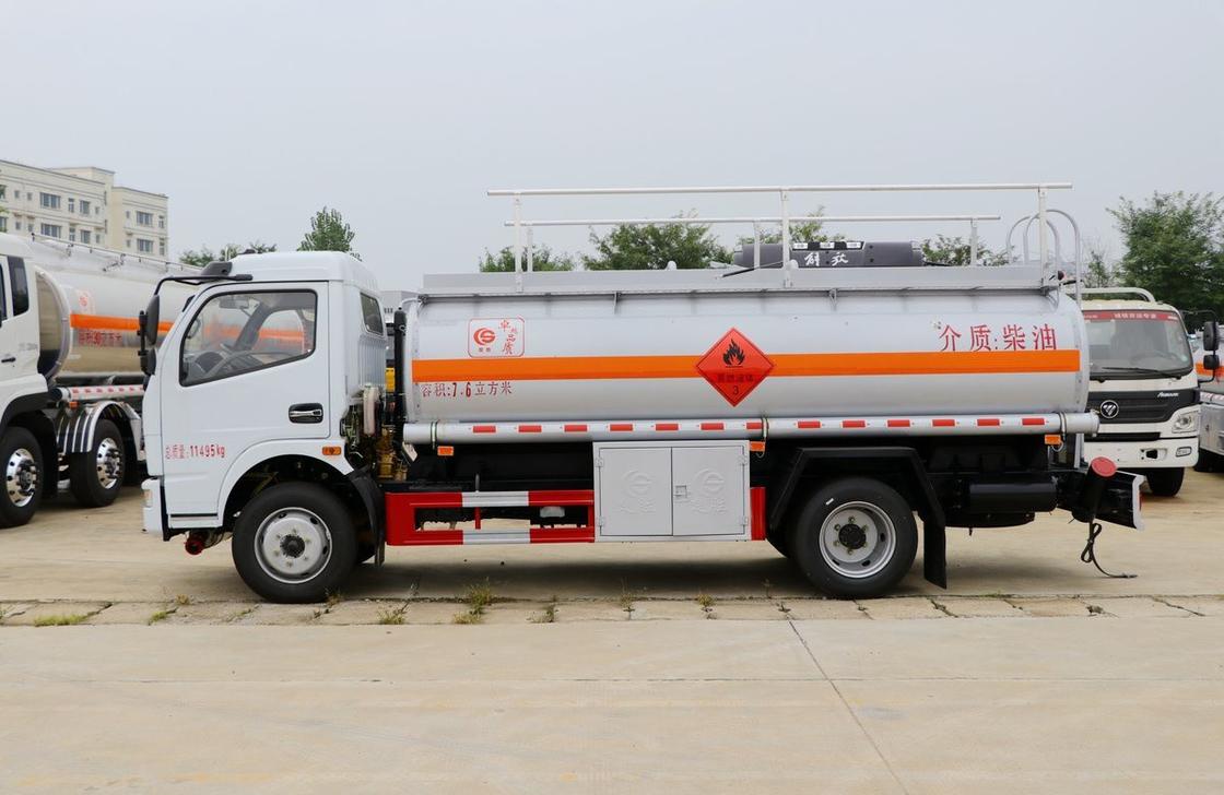 Tanker Minyak Kecil 7.6 Kubik 4*2 Drive Mode Dongfeng New Truck Single Cab Leaf Spring