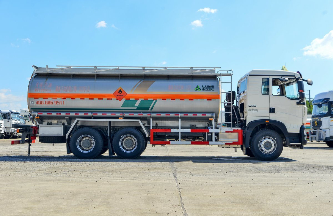 Howo Oil Truck 20 Kubik 10 Ban Howo TX Model Tanker Bahan Bakar 6 * 4 Atap Datar 350hp