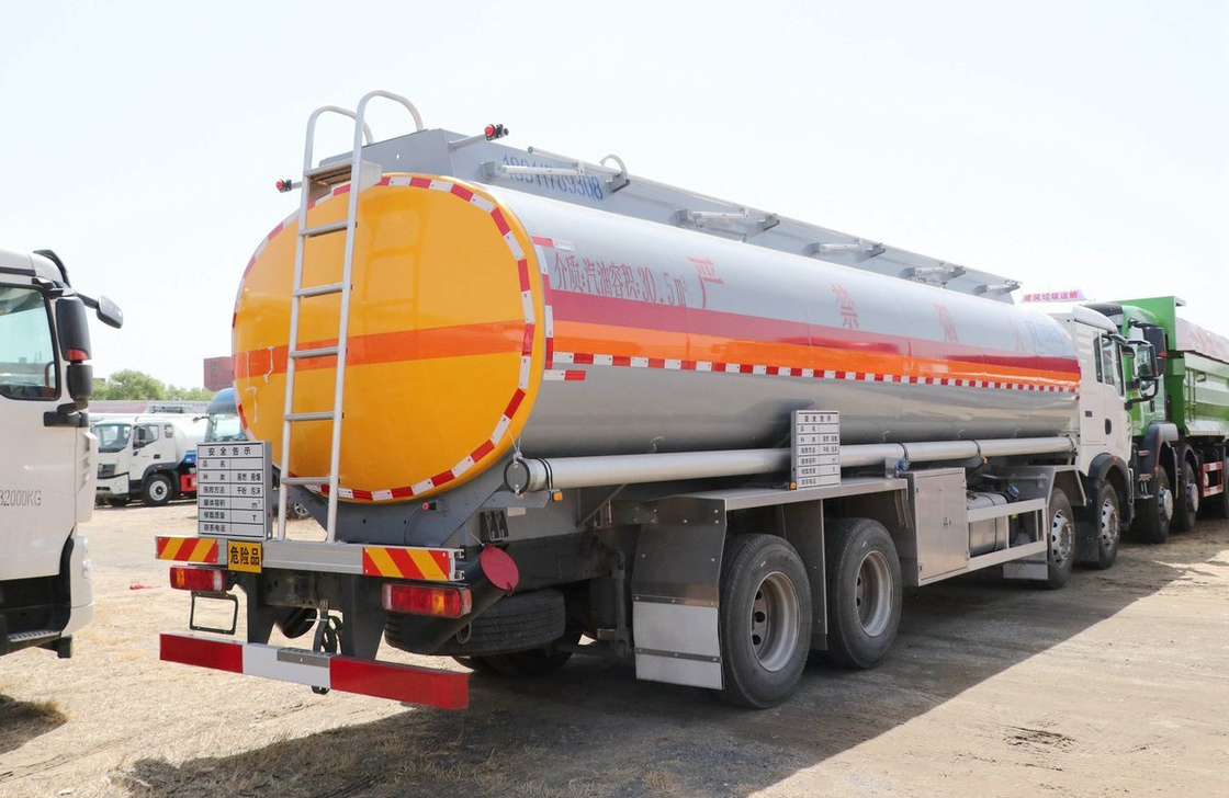 Container minyak bekas 30000 Liter Howo T5G Tanker minyak Truk 4 Axles Kabin Dengan Sleeper