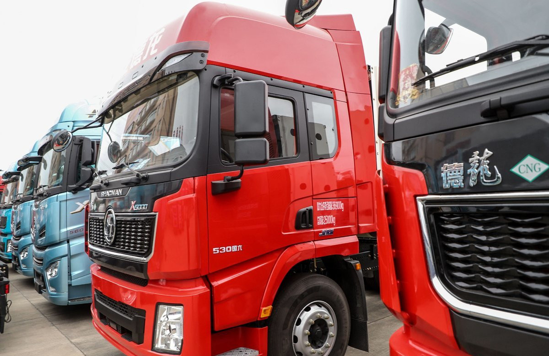 Shacman Truck 6x4 Traktor Kepala X5000 Model Mesin CNG 530hp Double-Decker Sleeper