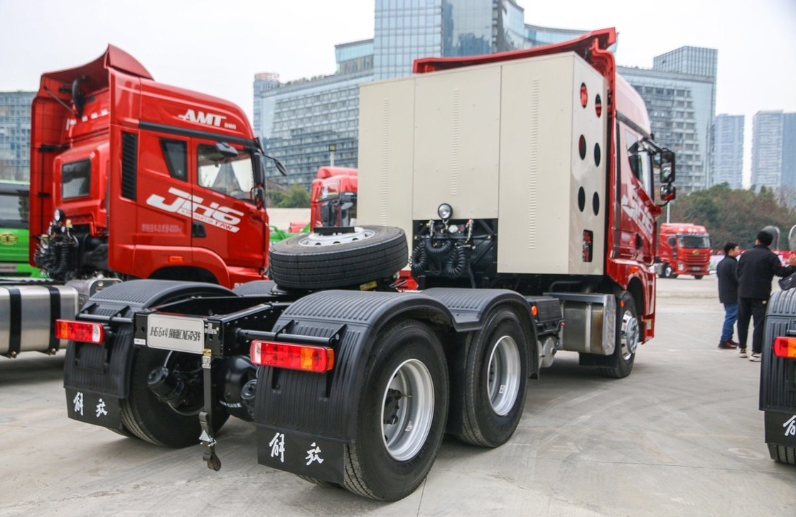 Traktor Traktor Truk Jiefang JH6 6*4 Drive Mode 510hp CNG Weichai Mesin Euro 6