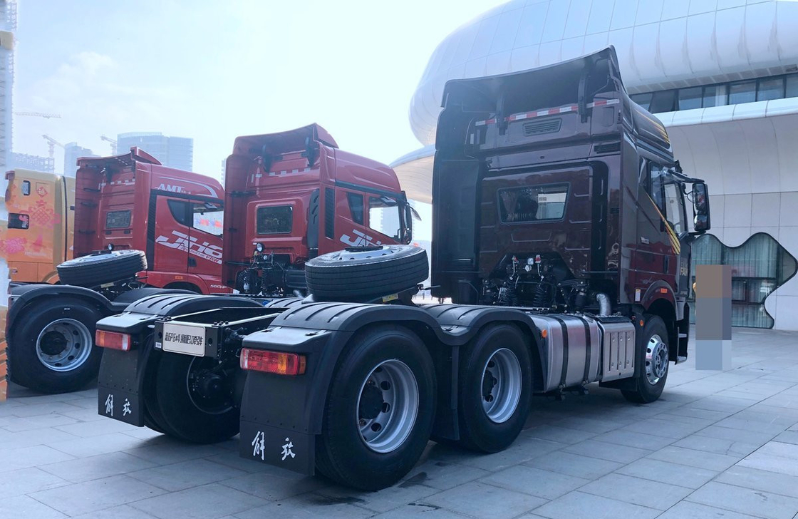 Faw Traktor Truk J6P Logistik Distribusi 560hp Mesin kuat 10 Ban atap tinggi
