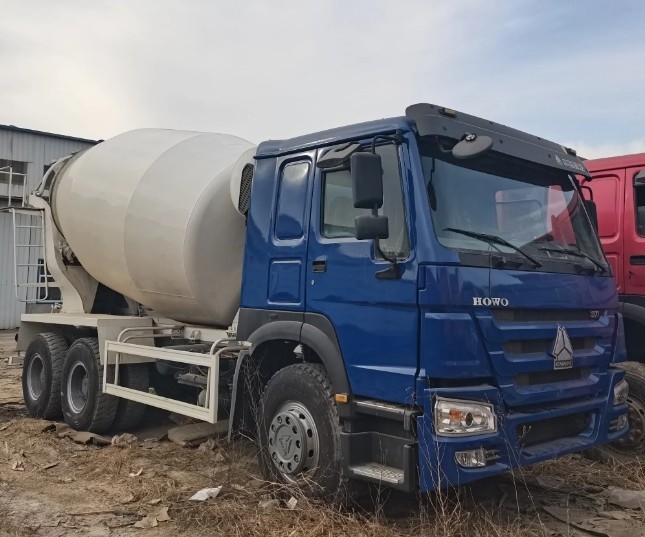 Harga Terendah Pengaduk 10 Roda HOWO 6X4 8cbm 9cbm 371HP Truk Pengaduk Beton