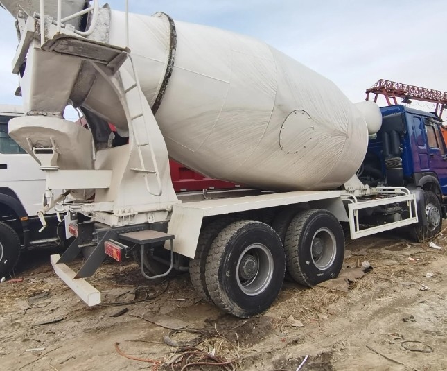 Harga Terendah Pengaduk 10 Roda HOWO 6X4 8cbm 9cbm 371HP Truk Pengaduk Beton