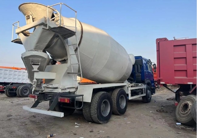 Harga Terendah Pengaduk 10 Roda HOWO 6X4 8cbm 9cbm 371HP Truk Pengaduk Beton