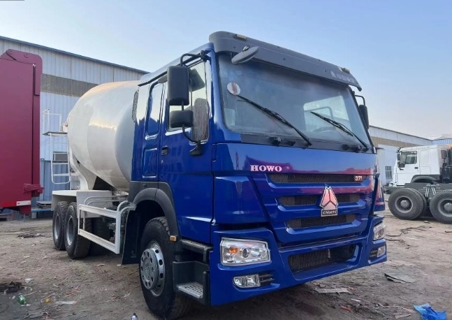 Harga Terendah Pengaduk 10 Roda HOWO 6X4 8cbm 9cbm 371HP Truk Pengaduk Beton