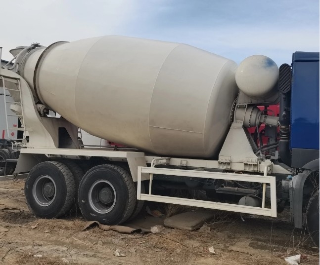 Harga Terendah Pengaduk 10 Roda HOWO 6X4 8cbm 9cbm 371HP Truk Pengaduk Beton