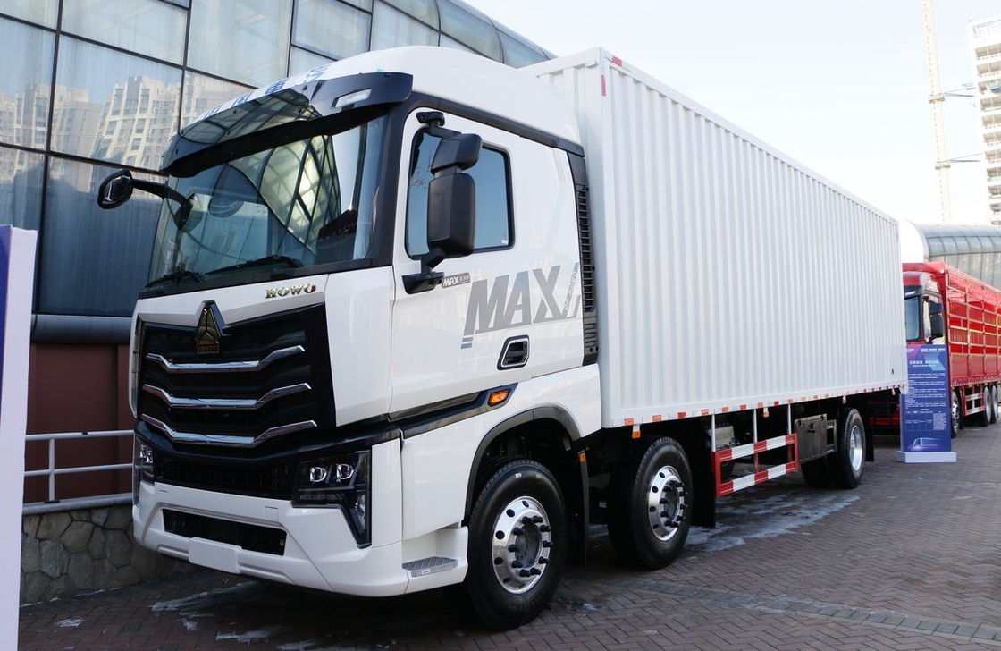 Truk kargo kotak bekas Truk Sinotruck MAX 6*2 Heavy Duty Model Container Box Deisel Engine