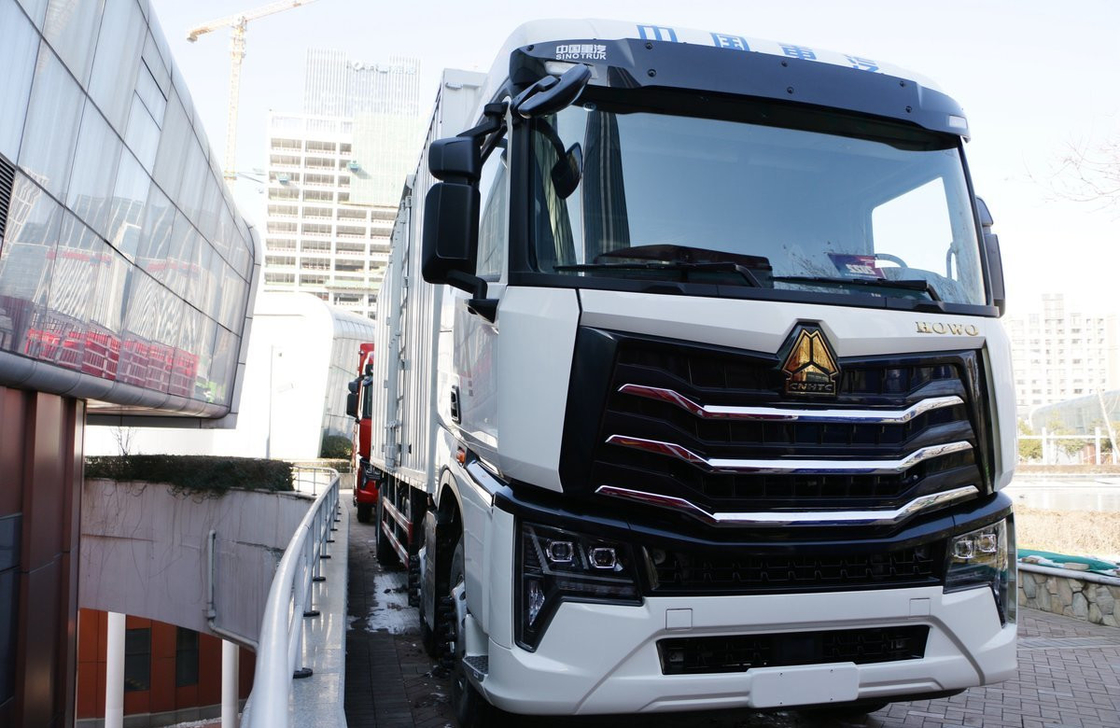 Truk kargo kotak bekas Truk Sinotruck MAX 6*2 Heavy Duty Model Container Box Deisel Engine