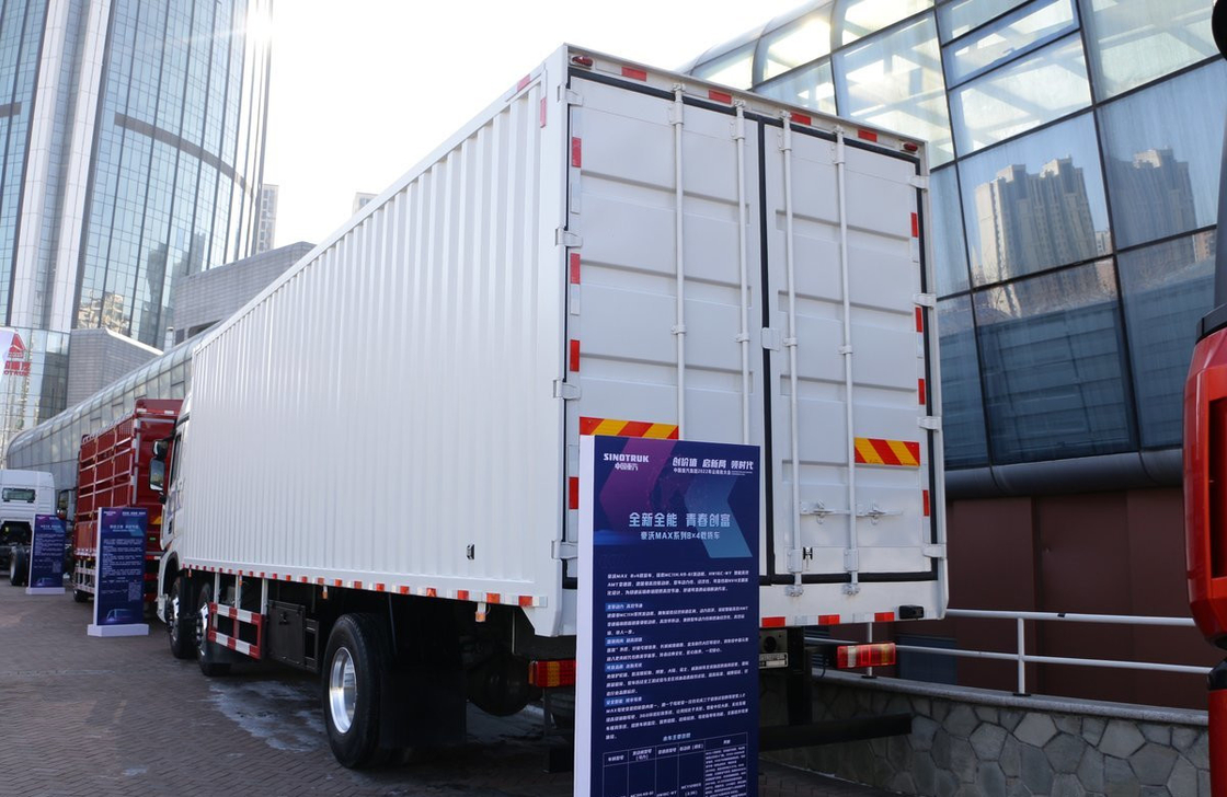 Truk kargo kotak bekas Truk Sinotruck MAX 6*2 Heavy Duty Model Container Box Deisel Engine