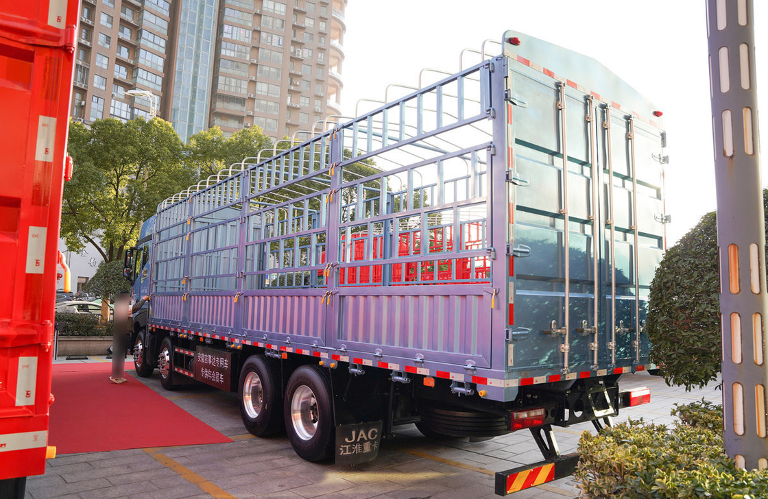 Truk kargo digunakan 8*4 JAC Fence Box 560hp Cummins Mesin ZF Gearbox Kabin atap tinggi