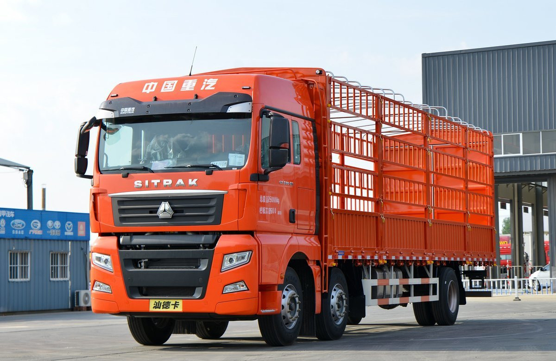 Truk Kargo Howo bekas SITRAK G7 Model 6*2 Truk Truk Daun Musim semi 8,6 Meter Box Panjang
