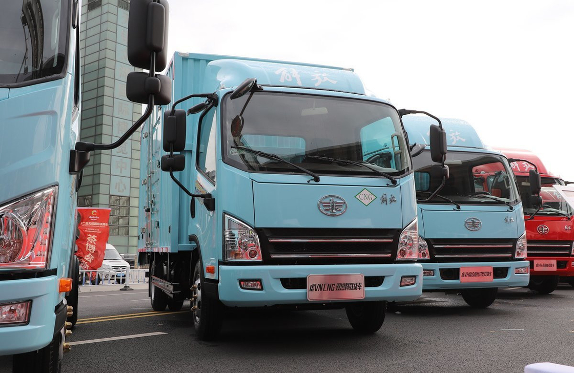 Dikgunakan 4x2 Kargo Truk FAW Van Truk Mesin CNG 150hp Kotak Kontainer 3300mm wheelbase