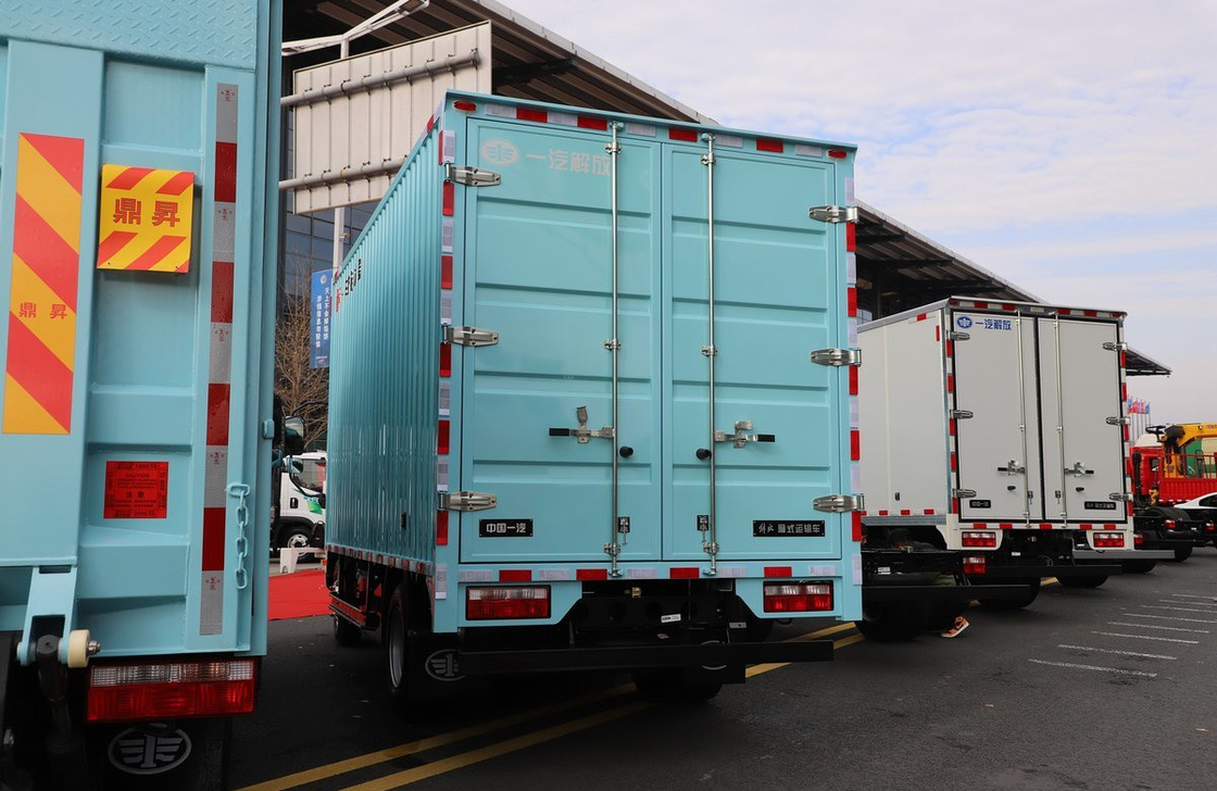 Dikgunakan 4x2 Kargo Truk FAW Van Truk Mesin CNG 150hp Kotak Kontainer 3300mm wheelbase