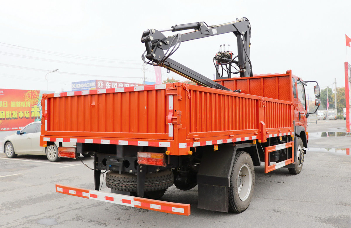 Crane Truck dipasang berat angkat 4 ton Dayun 4 * 2 Single dan Half Cab Grabber Kayu 200hp