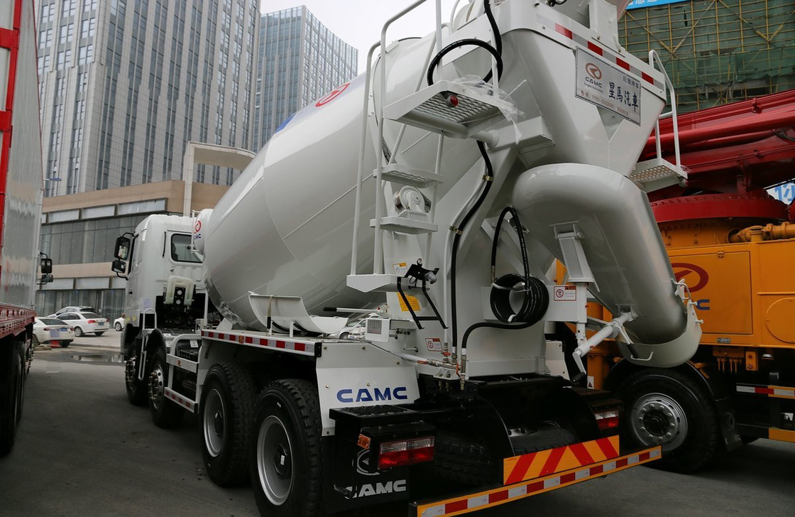 Truk pengaduk beton bekas 8×4 CAMC Pengaduk semen 310hp Euro 5 Tanker besar 12 ban
