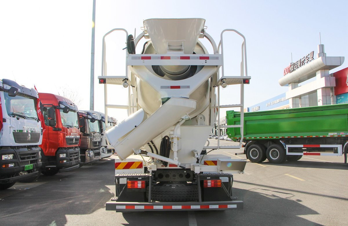 Pengaduk Beton Mini Truck HOWO 4×2 Mesin Weichai 220hp 4 Kubik Single Axle 6 Ban