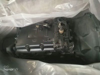 Bus yang dapat diandalkan suku cadang Yutong Bus ZK6110H Gearbox Qijiang Gearbox S6-90 presisi tinggi