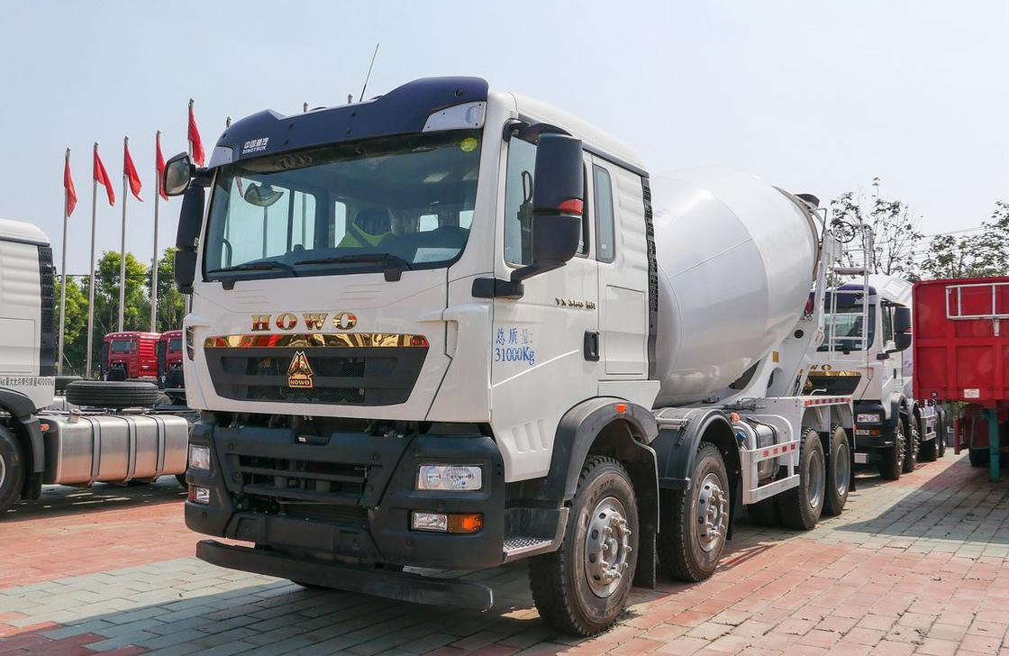 Truk pengaduk beton Howo 7,8 Kubik Tanker Howo TX 8*4 Drive Mode Weichai 350hp