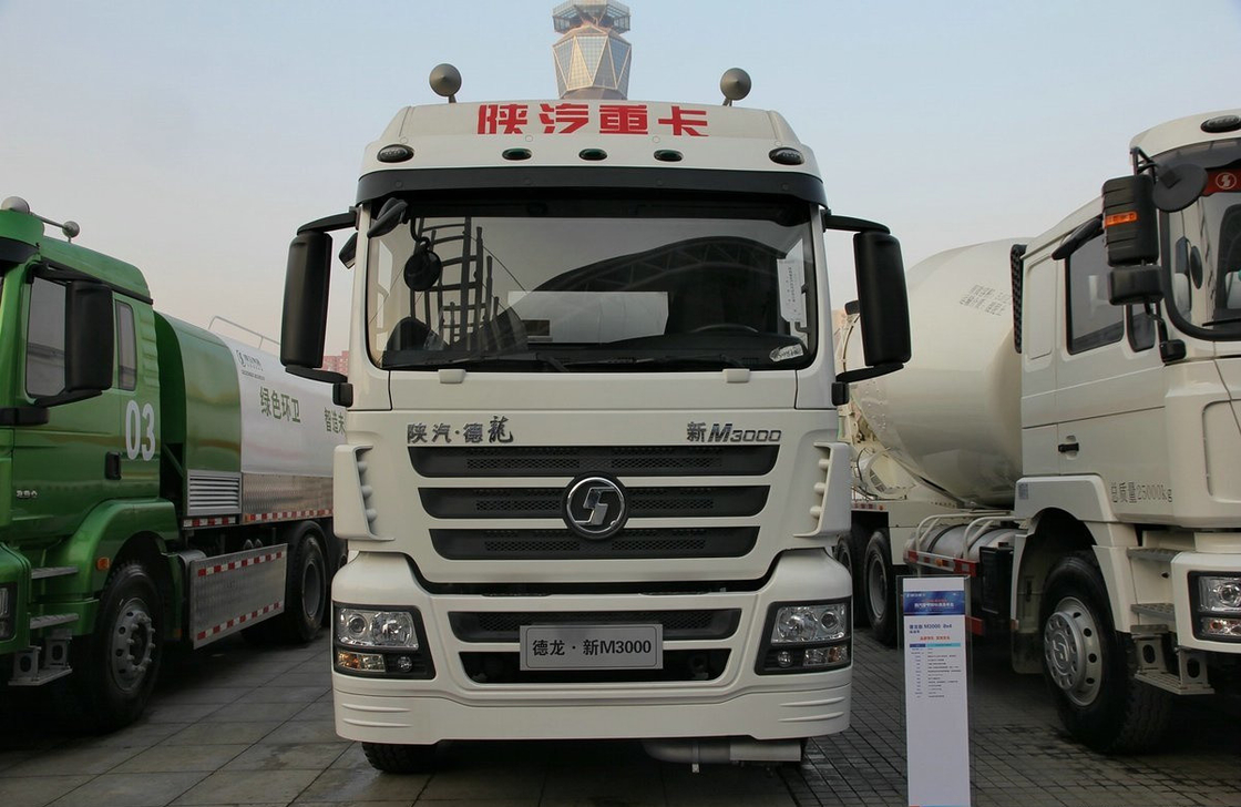 8x4 Tanker Minyak Truk Shacman 12 Roda Euro 4 Emisi 30m3 Kapasitas Weichai 290hp