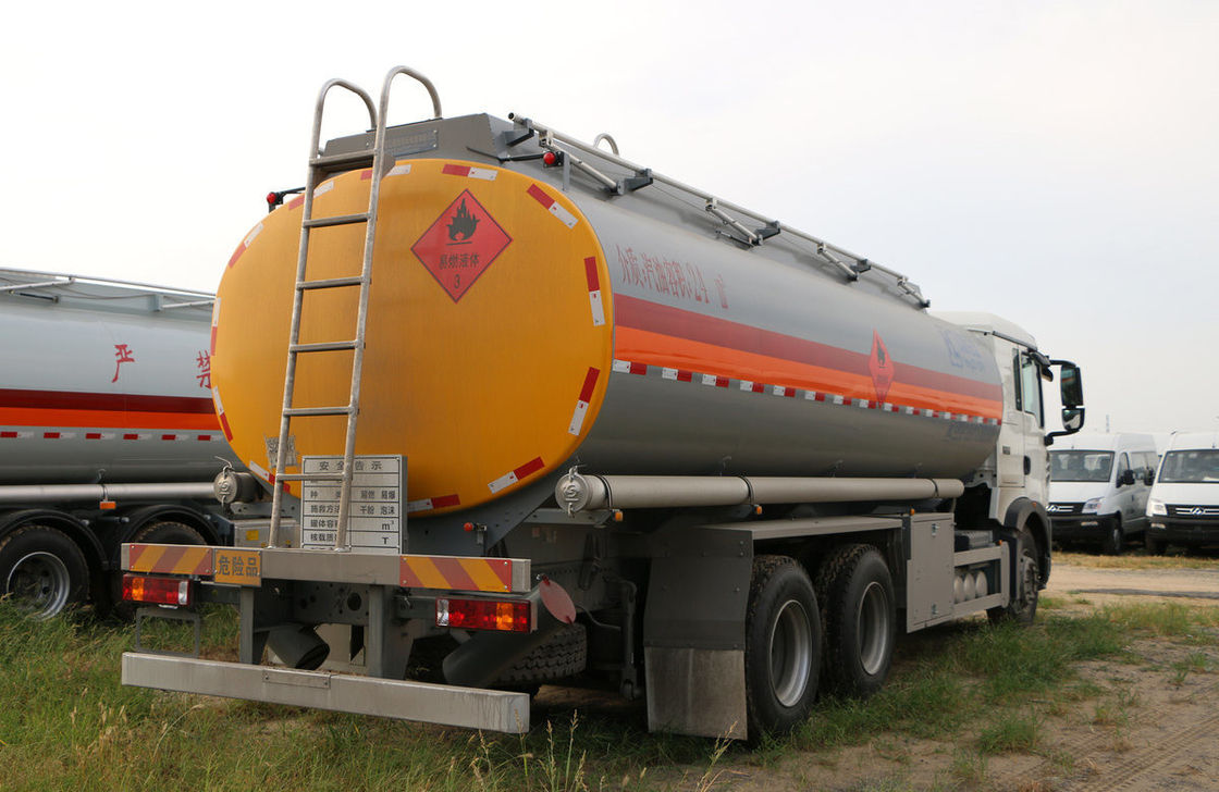 Sinotruck Howo 6*4 Drive Mode 10 Ban Tanker Minyak Truk 25 Kubik 10 Meter Panjang LHD