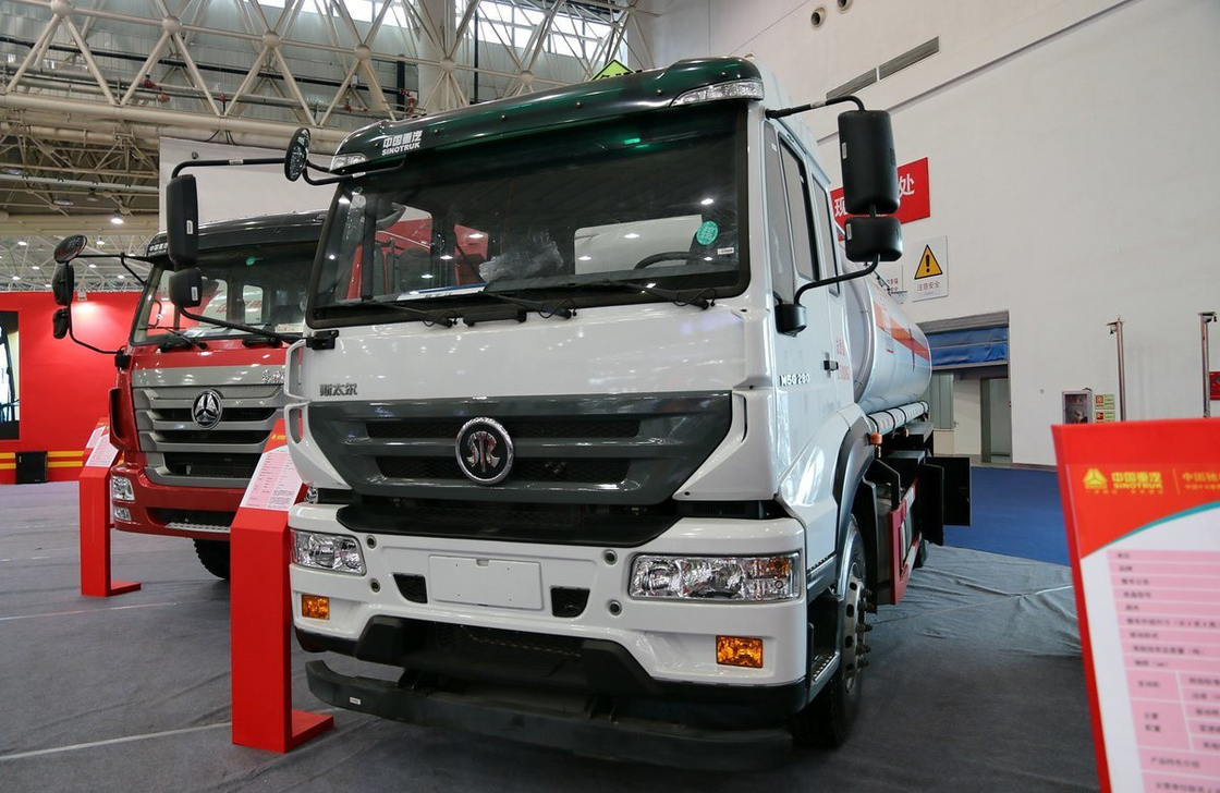 Tanker Minyak Berat Truk Sinotruck 20m3 Tanker Aluminium Alloy MAN Bagian Depan Aksel Flat Cab