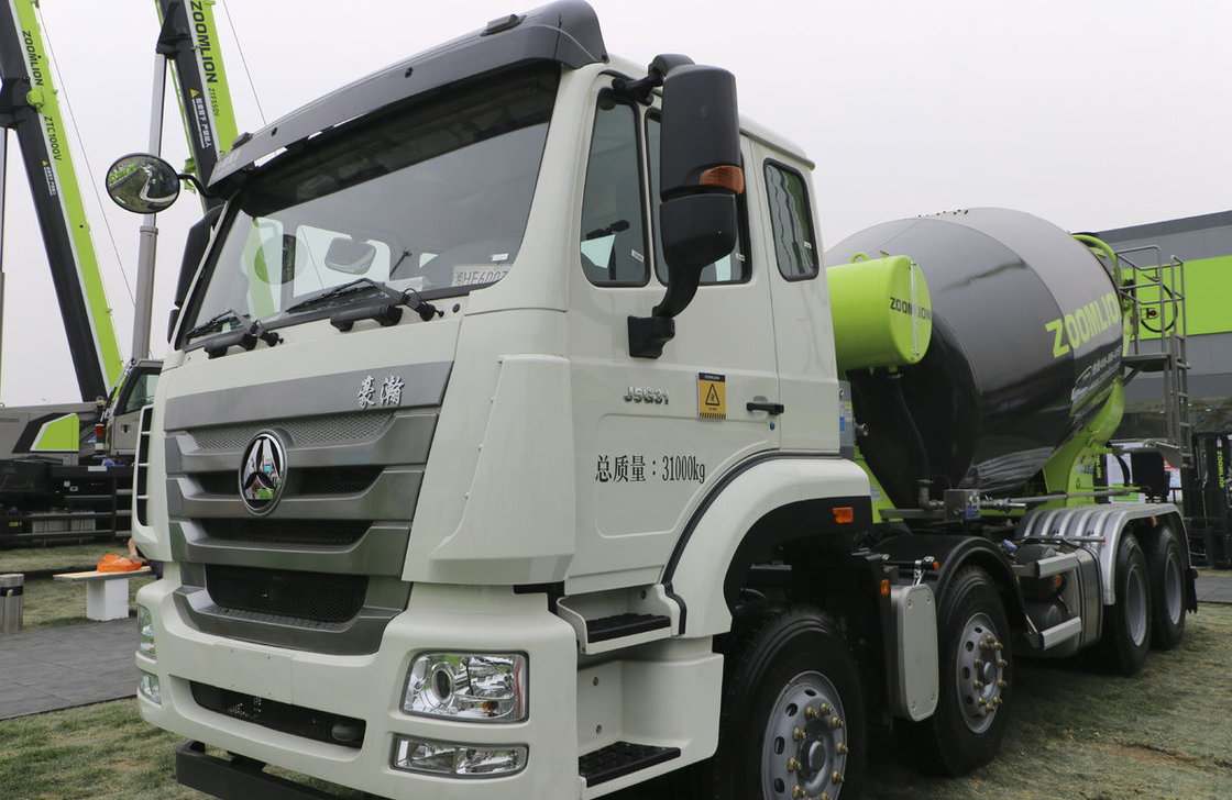 Truk pengaduk beton Ghana Hohan J5G 8*4 Chassis Zoomlion Tanker 8M3 Mesin Diesel 310hp