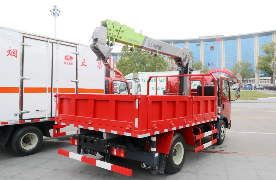 Truk kecil dipasang derek angkat 4 ton 8-speed manual transmisi Howo 4 * 2 Drive Mode