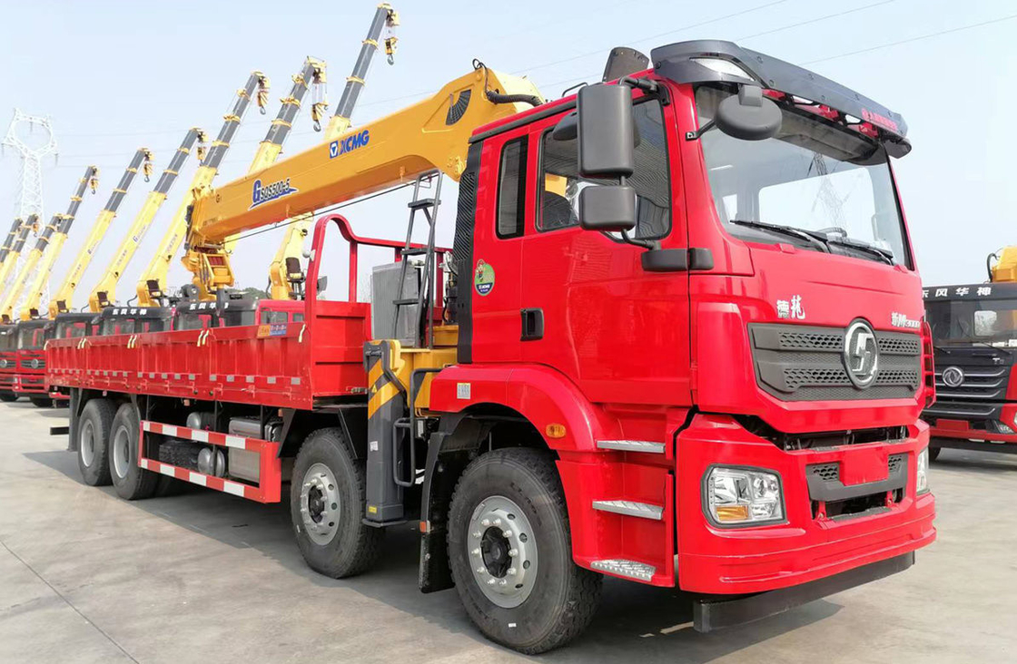20 Ton Truck Mounted Crane Shacman 8×4 Flat Bed Box 5 Section Arm 23,7 Meter Panjang