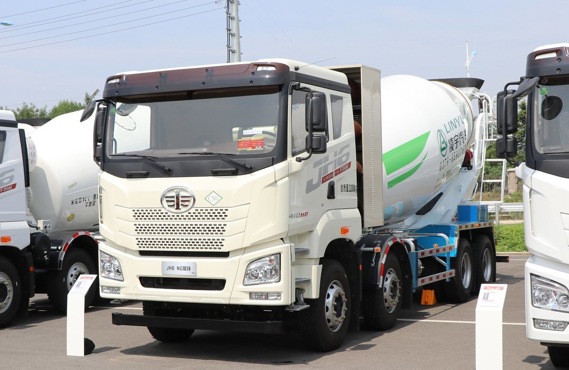 10m3 Beton Mixer Truck Jiefang 8×4 Mixer Mesin CNG 410hp Enam silinder Flat Cabin