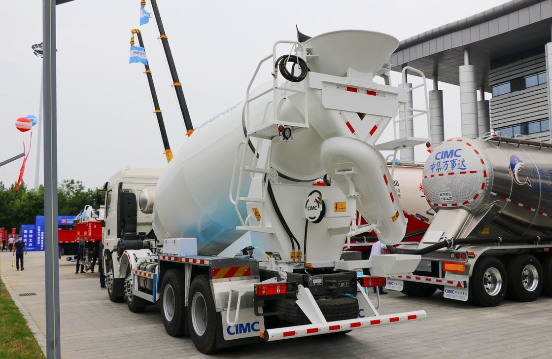 Truk Pengaduk Beton Transit 8×4 Drive Mode 8 Cement Tanker Weichai 350hp Lhd