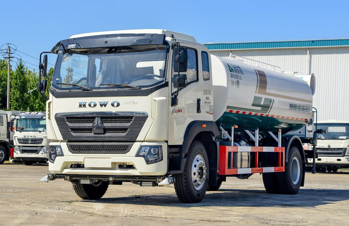 Tangki air truk 4x2 Sinotruck Howo Weichai 220hp Ban belakang ganda Kabin baris tunggal