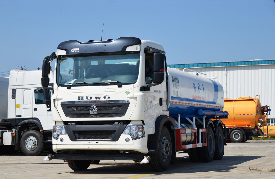 Tanker Air Truck Howo 6*4 Sinotruck 10 Roda LNG 260hp Mesin 14 Kubik Tanker LHD/RHD
