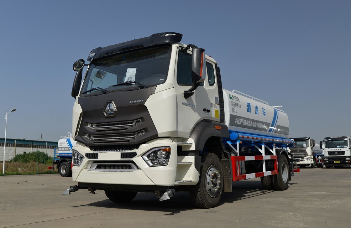 Truk Sprinkler Single Axle Sinotruck Hohan Model 10 M3 Jalan Semprot Baru LHD