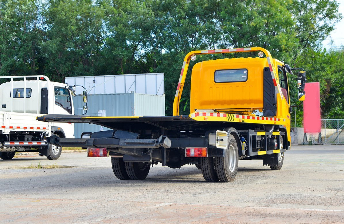 Flat Bed Car Trailer Trucks Howo 4*2 Truk Tarik Kecil Kabin Tunggal Pemuatan 2 Ton LHD/RHD
