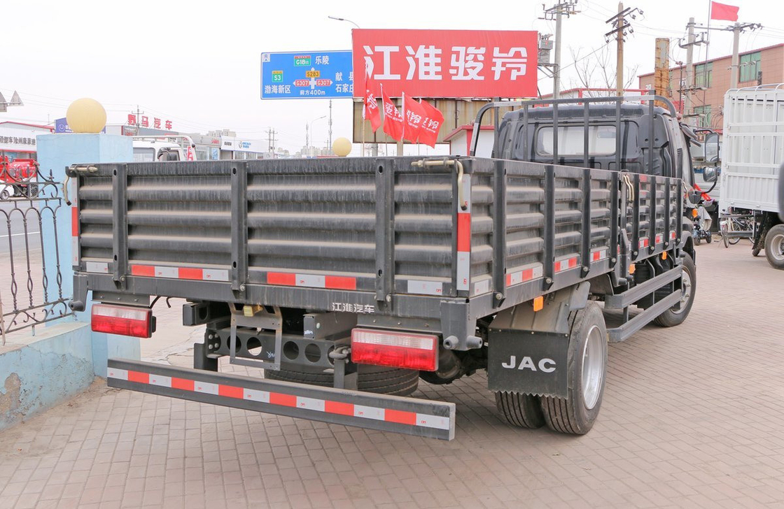 Truk Kargo Ringan Baru Hitam Warna 145hp Mesin Diesel Pemuatan 8 Ton Cab Tunggal Dan Setengah