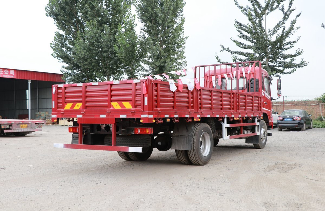 12 Ton Truk Kargo China Merek Donfeng 4 * 2 Truk Lantai Truk Ban Belakang Ganda Pengemudi Tangan Kiri