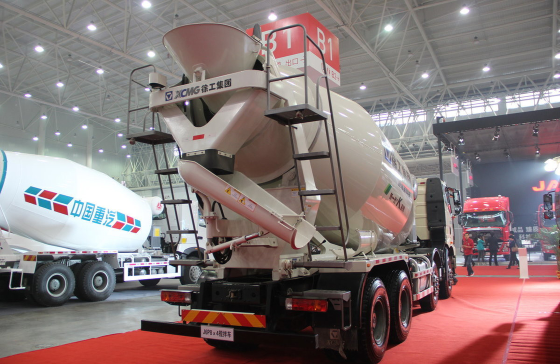 Truk Campuran Beton 6,5 Kubik FAW 8×4 Cement Mixer Euro 4 Single And Half Cabin LHD