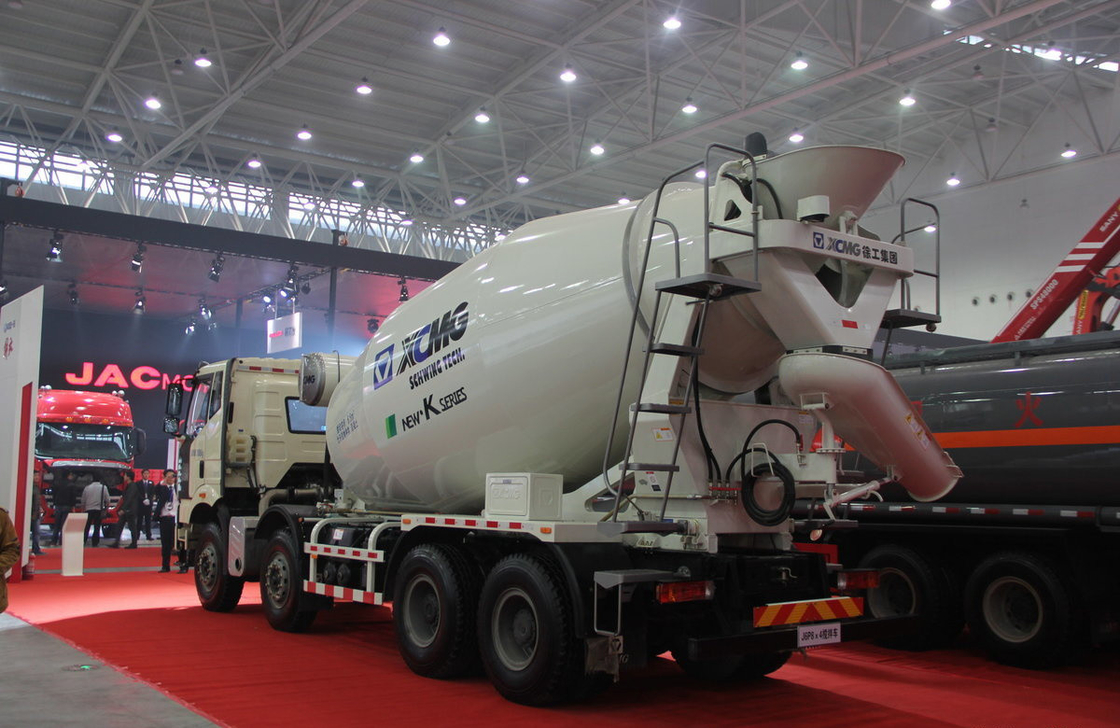 Truk Campuran Beton 6,5 Kubik FAW 8×4 Cement Mixer Euro 4 Single And Half Cabin LHD