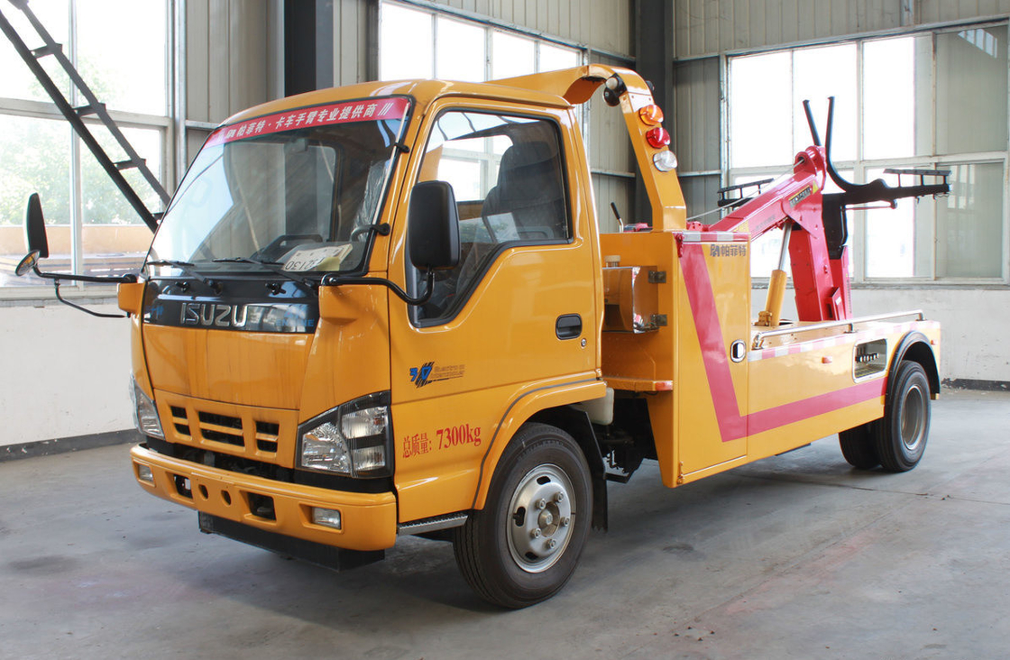 Penghancur Truk Tarik Dipakai Isuzu 600P Model 4 * 2 Drive Mode 130hp Loading 3 Ton Single Cab