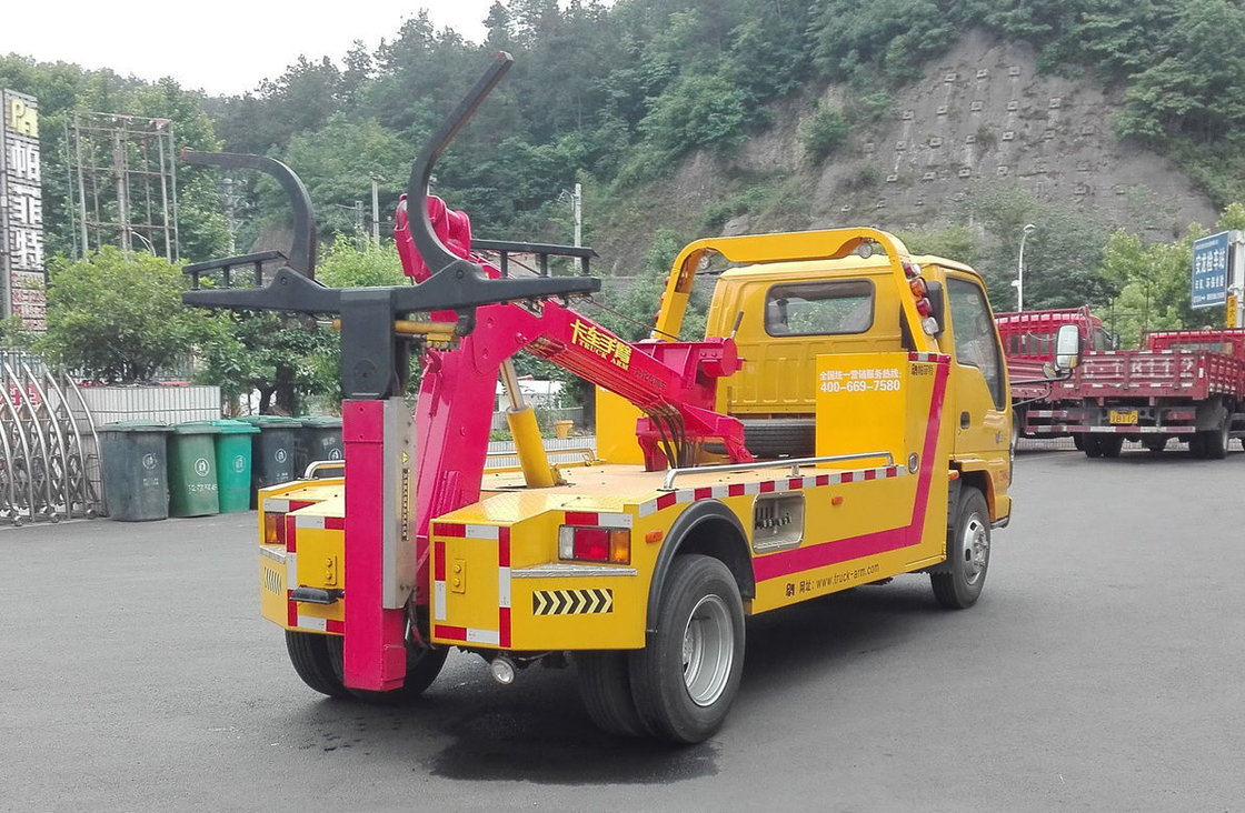 Penghancur Truk Tarik Dipakai Isuzu 600P Model 4 * 2 Drive Mode 130hp Loading 3 Ton Single Cab