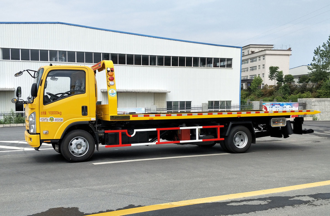 Truk derek kecil tempat tidur datar 4500mm Wheelbase 190hp Mesin diesel enam kecepatan manual