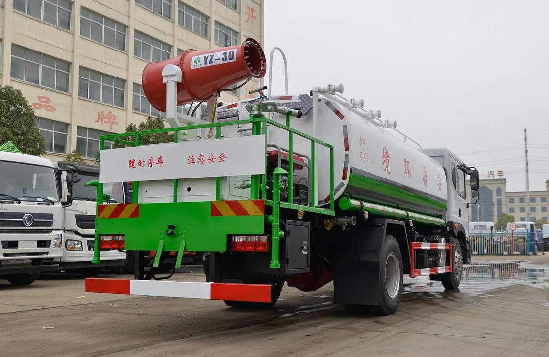 Truk penyemprotan jalanan Dongfeng 4×2 Tangki air dengan meriam atomizer 230hp Mesin Cummins